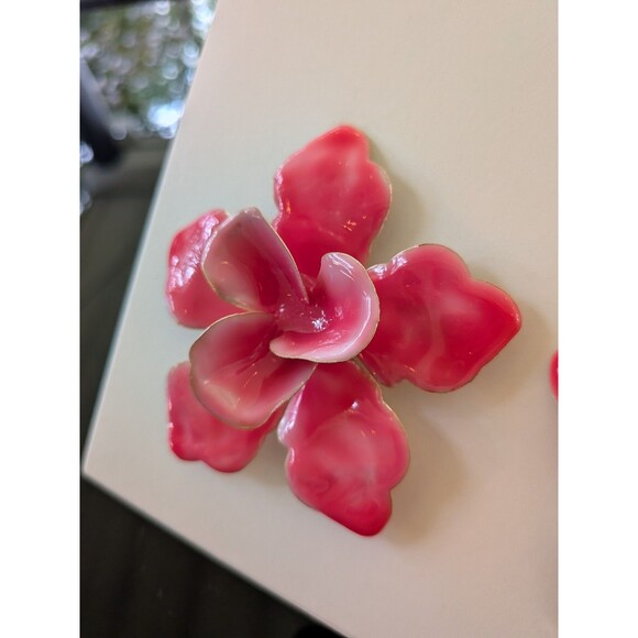 ZARA Earrings Woman NWT Maximalist Pink Enameled Flower Hawaiian 3D Hibiscus - Picture 2 of 10